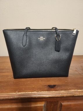 Coach Black Leather Tote Shoulder Bag with Gold Hardware
